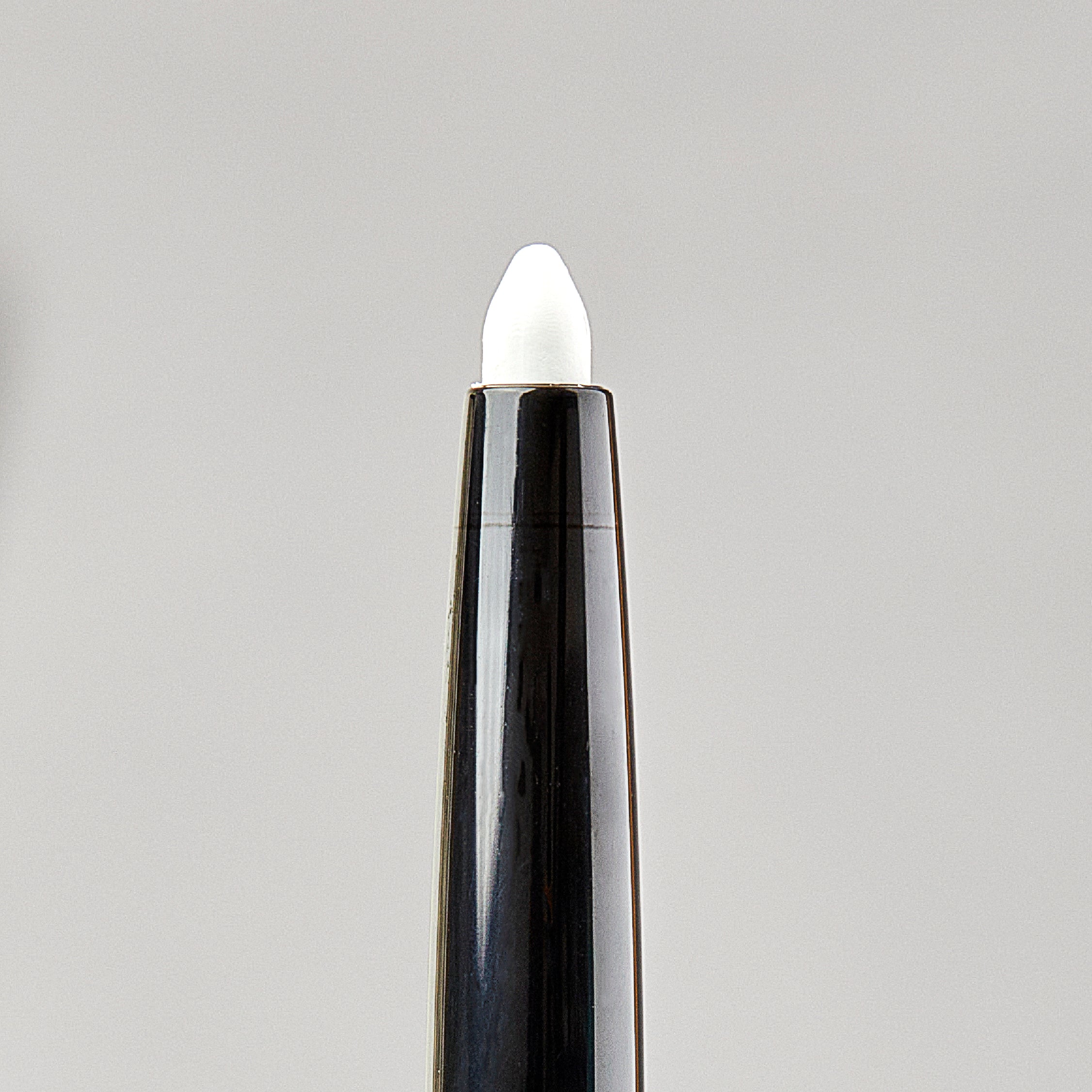 LÁPIZ DELINEADOR EN GEL 1ST SCENE – SNOWWHITE