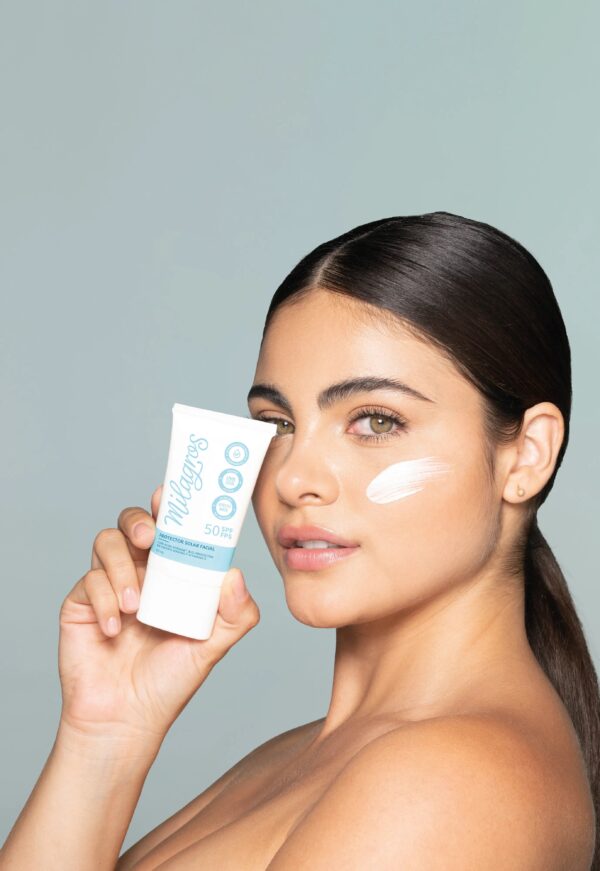 Protector Solar Facial sin Color - Image 5
